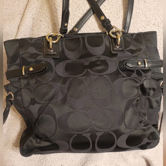 Authentic Coach Signature Bag 👜 - Picture 3 of 5